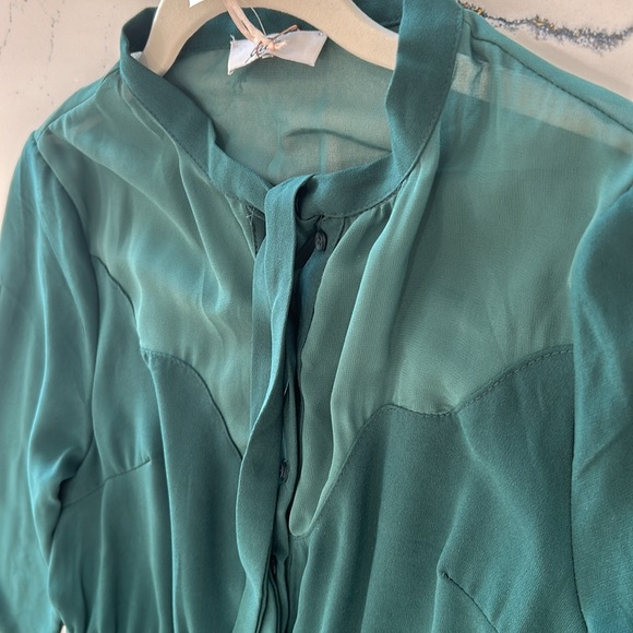 Calie Paris Green Ruffled Dress Sheer Scalloped Fabric At Chest sz.40 or M NWT - Picture 7 of 13